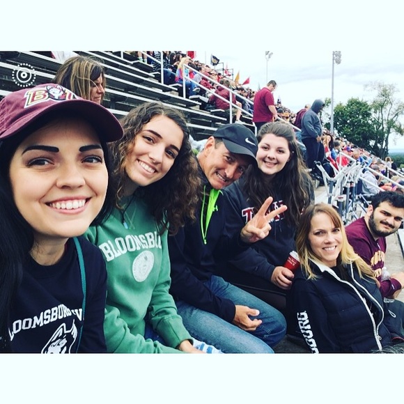 Meet your Posher, Donna 👋🏖 Mom of 6 awesome kids - Picture 5 of 7